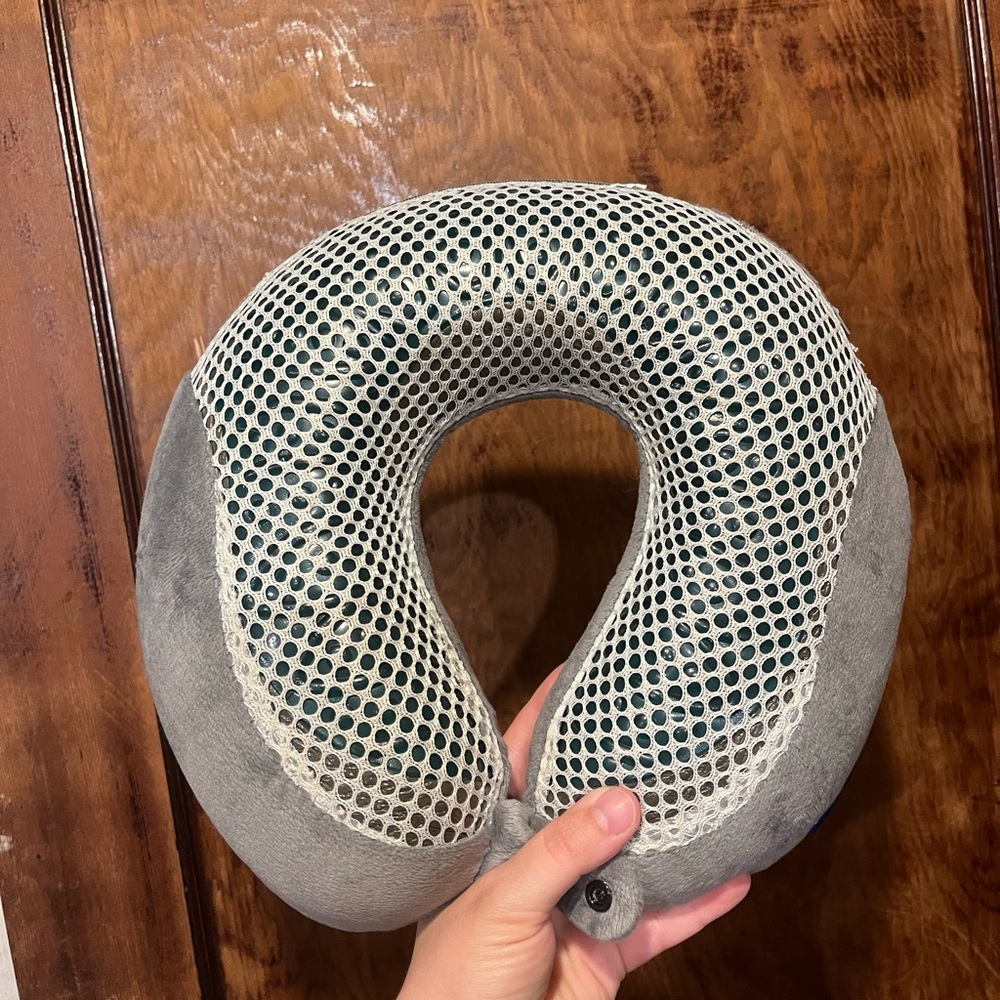 Cloudz airplane pillow